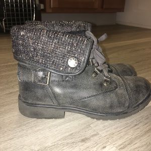 Size 6 Roxy boots